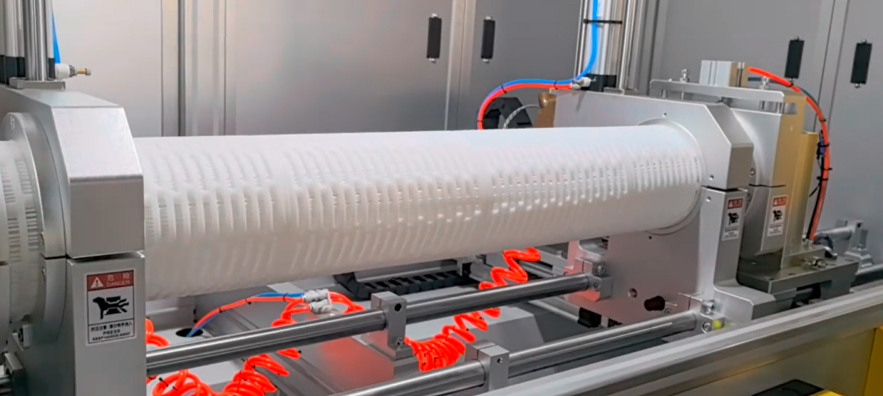 An animated diagram showing fluid bypassing a faulty end cap seal versus flowing correctly through the filter media with a secure seal